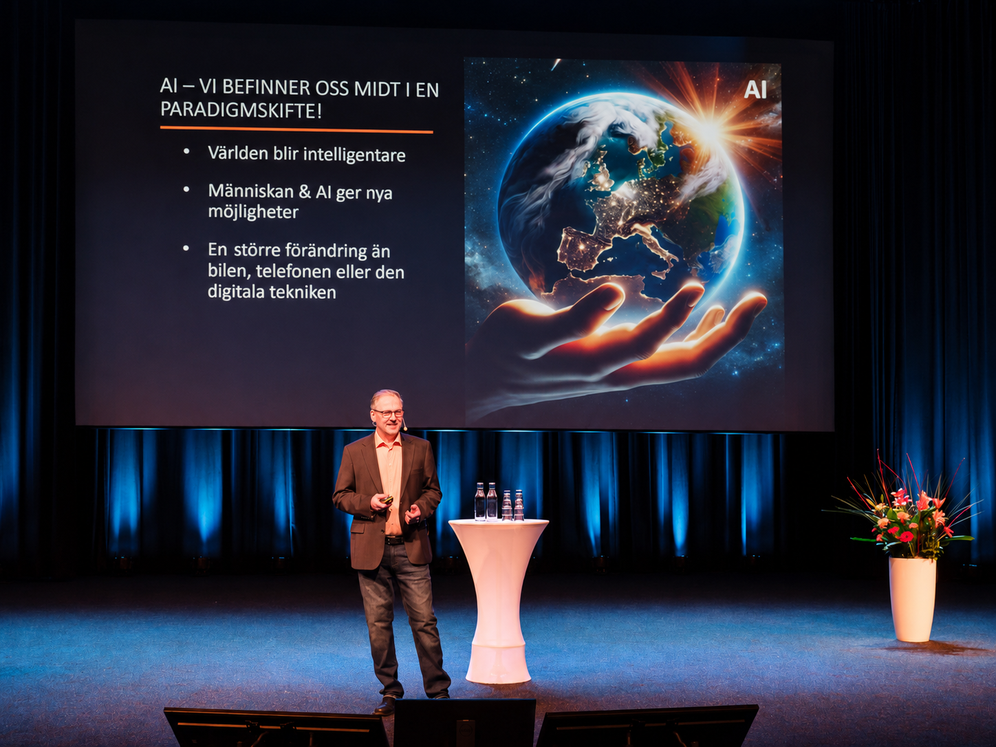 Prof. Peter Funk på scen under en AI-föreläsning